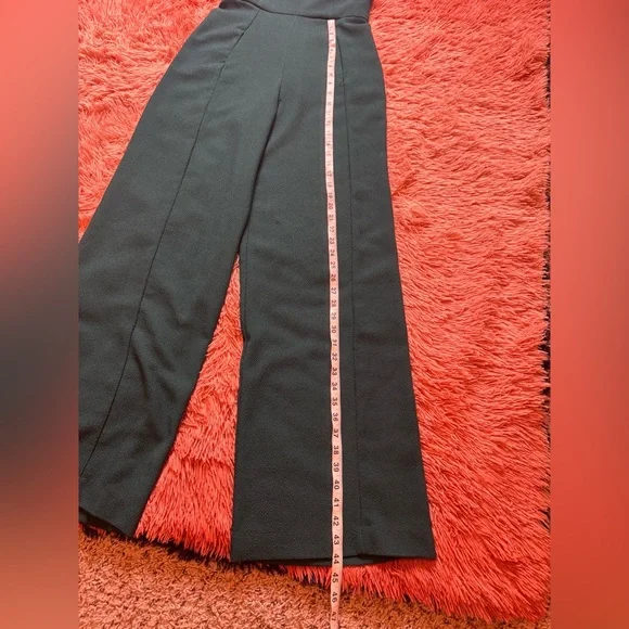 NWOT BLACK HALO Joaquin Wide Leg Jumpsuit In Green. Size 6